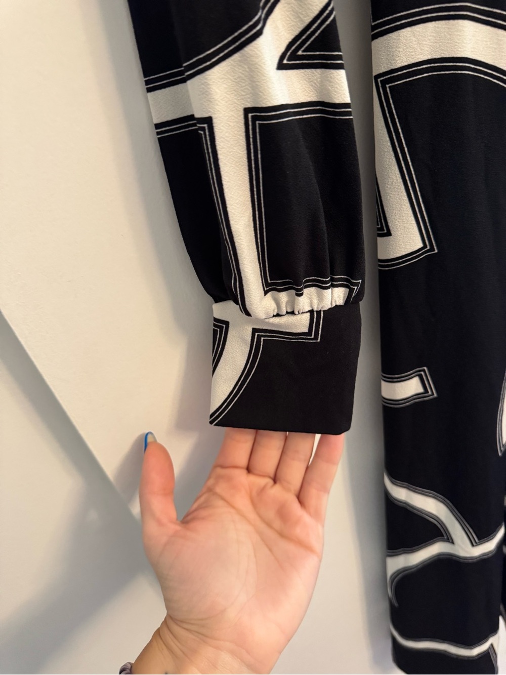 H&M Black and White Geometric Long Sleeve Wrap Dress - Picture 5 of 5